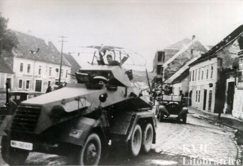 (1) Příjezd Němců do Hustopečí 1939.jpg