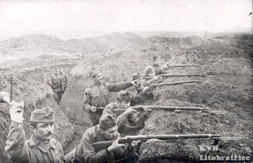 Vojáci R.U. z břeclavska na ruské frontě v zákopech