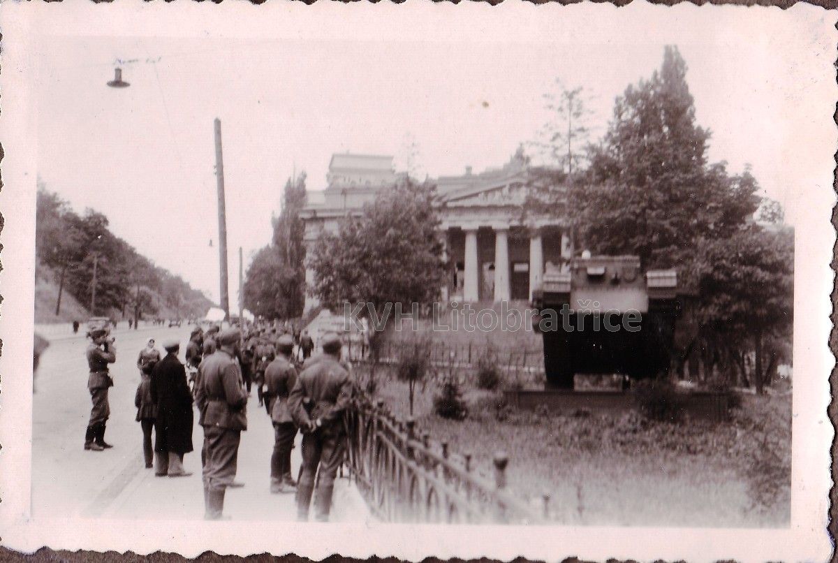 Britský tank Mark V, roh ulic Muzejní a Gruševské, Kyjev, Ukrajina.